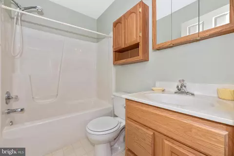 Bath - 213 Bishops Glen Dr, Frederick, MD 21702 photo 3 of 4