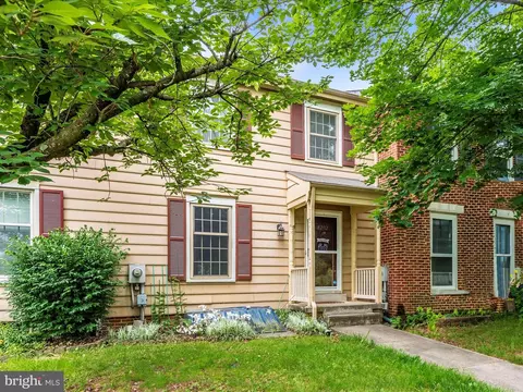 8202 Red Wing Ct, Frederick, MD 21701 photo 2