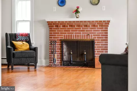 Living - 616 W Patrick St, Frederick, MD 21701 photo 4 of 4
