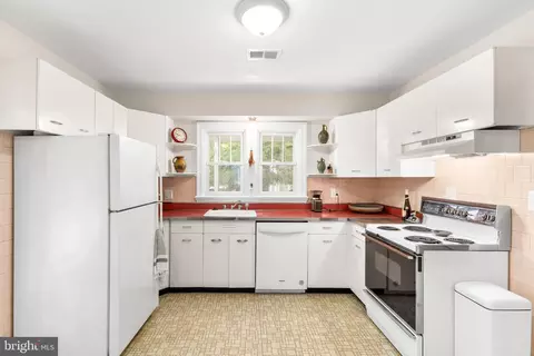 Kitchen - 616 W Patrick St, Frederick, MD 21701 photo 4 of 10