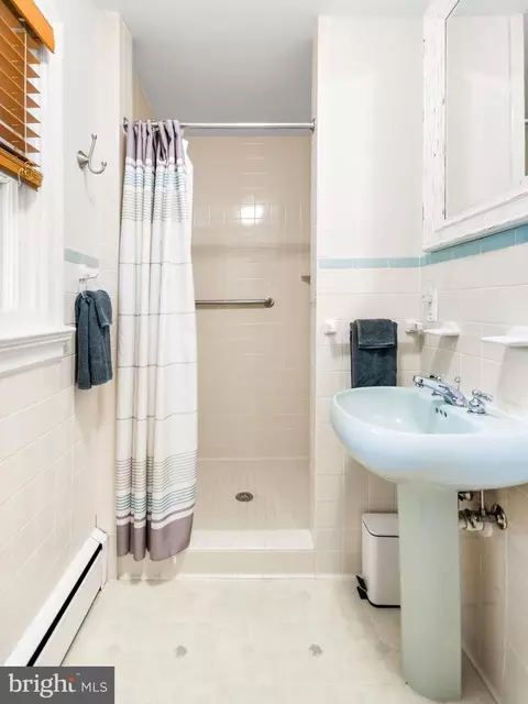 Bath - 616 W Patrick St, Frederick, MD 21701 photo 2 of 5