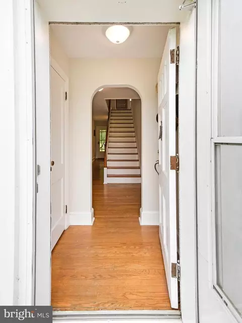 Entry Way - 616 W Patrick St, Frederick, MD 21701 photo 2 of 13
