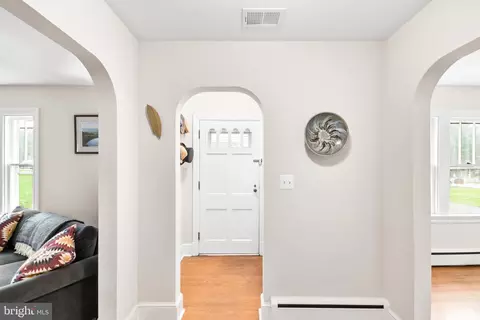 Entry Way - 616 W Patrick St, Frederick, MD 21701 photo 1 of 13