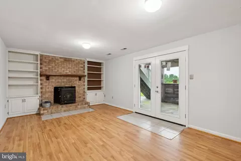 Living - 7997 Windsail Ct, Frederick, MD 21701 photo 5 of 8