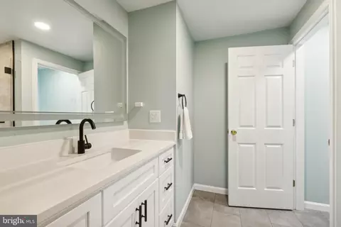 Bath - 7997 Windsail Ct, Frederick, MD 21701 photo 1 of 4