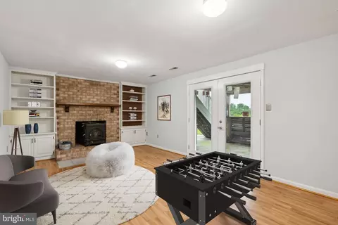 Living - 7997 Windsail Ct, Frederick, MD 21701 photo 7 of 8