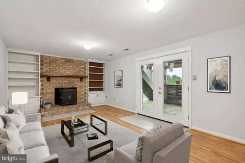 Living - 7997 Windsail Ct, Frederick, MD 21701 photo 6 of 8