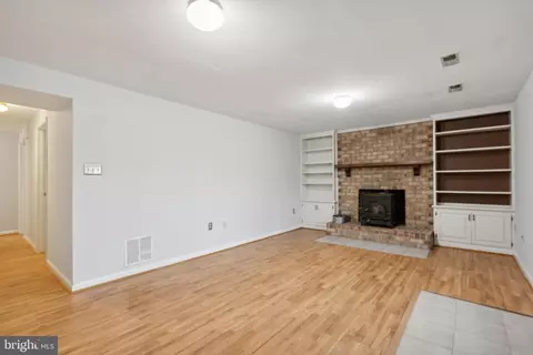 Living - 7997 Windsail Ct, Frederick, MD 21701 photo 8 of 8