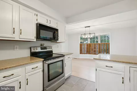 Entry Way - 7997 Windsail Ct, Frederick, MD 21701 photo 2 of 2
