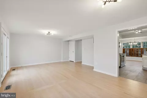 Living - 7997 Windsail Ct, Frederick, MD 21701 photo 3 of 8