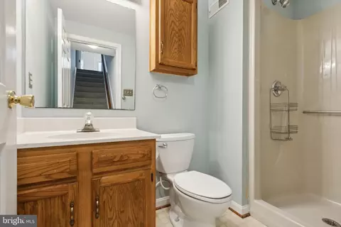 Bath - 7997 Windsail Ct, Frederick, MD 21701 photo 4 of 4