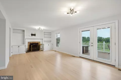 Living - 7997 Windsail Ct, Frederick, MD 21701 photo 2 of 8