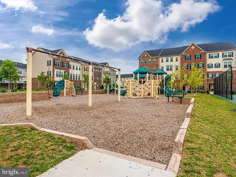 Exterior - 5906 Leben Dr, Frederick, MD 21703 photo 19 of 20