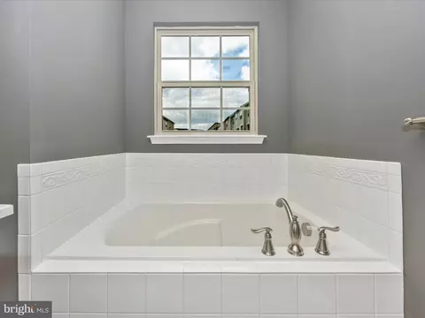 Bath - 5906 Leben Dr, Frederick, MD 21703 photo 3 of 6