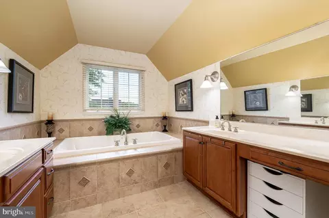 1031 Bexhill Dr, Frederick, MD 21702 photo 27