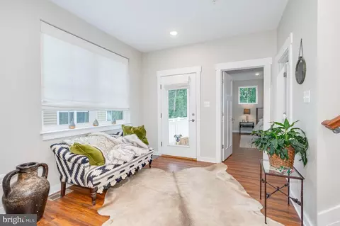 Entry Way - 1006 Furgeson Ln, Frederick, MD 21702 photo 5 of 13
