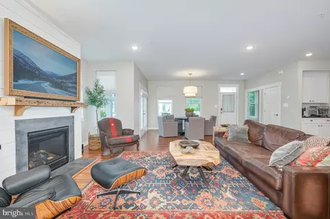 Living - 1006 Furgeson Ln, Frederick, MD 21702 photo 3 of 4