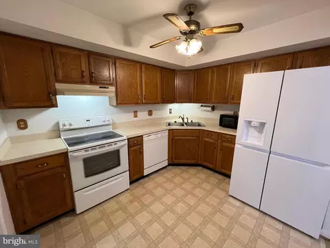 2406 Dunmore Ct, Frederick, MD 21702 photo 12