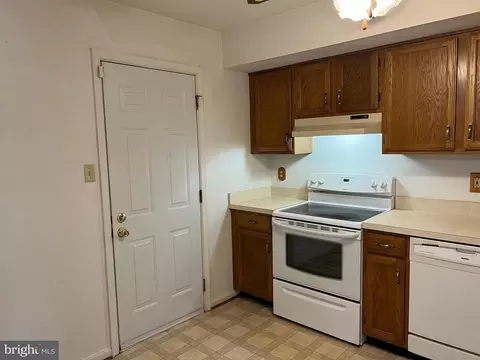 2406 Dunmore Ct, Frederick, MD 21702 photo 8