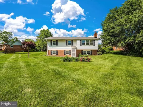 Exterior - 8111 Broadview Dr, Frederick, MD 21701 photo 8 of 14
