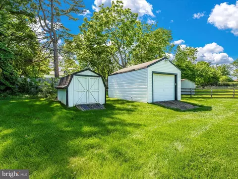 Exterior - 8111 Broadview Dr, Frederick, MD 21701 photo 12 of 14