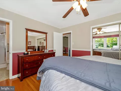 Bedroom - 8111 Broadview Dr, Frederick, MD 21701 photo 3 of 9