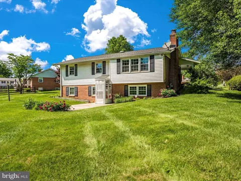 Exterior - 8111 Broadview Dr, Frederick, MD 21701 photo 5 of 14