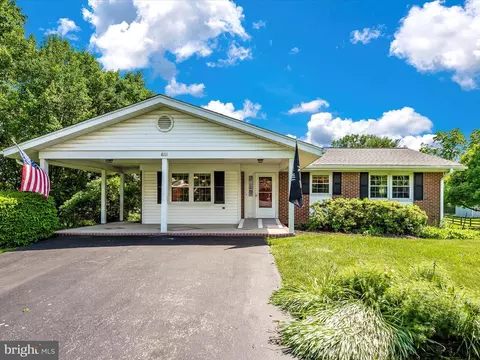 8111 Broadview Dr, Frederick, MD 21701