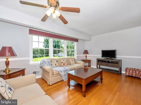 Living - 8111 Broadview Dr, Frederick, MD 21701 photo 2 of 7