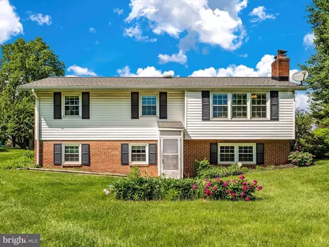 Exterior - 8111 Broadview Dr, Frederick, MD 21701 photo 4 of 14