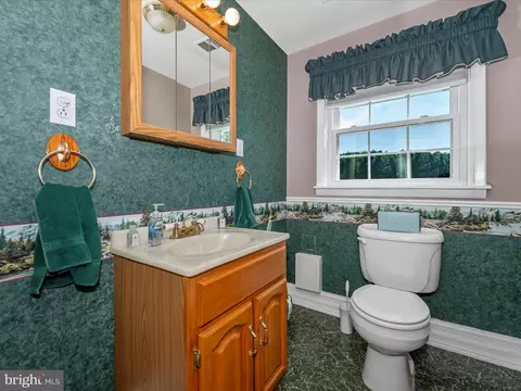 Bath - 8111 Broadview Dr, Frederick, MD 21701 photo 4 of 4