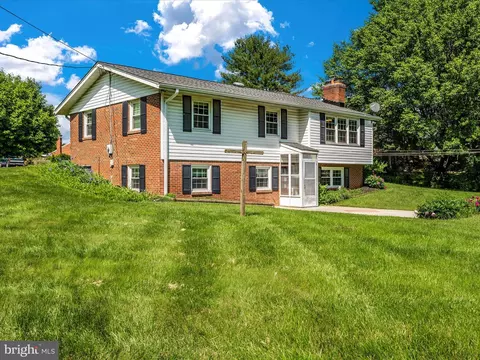Exterior - 8111 Broadview Dr, Frederick, MD 21701 photo 6 of 14