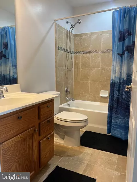 Bath - 2065 Spring Run Cir, Frederick, MD 21702 photo 4 of 5