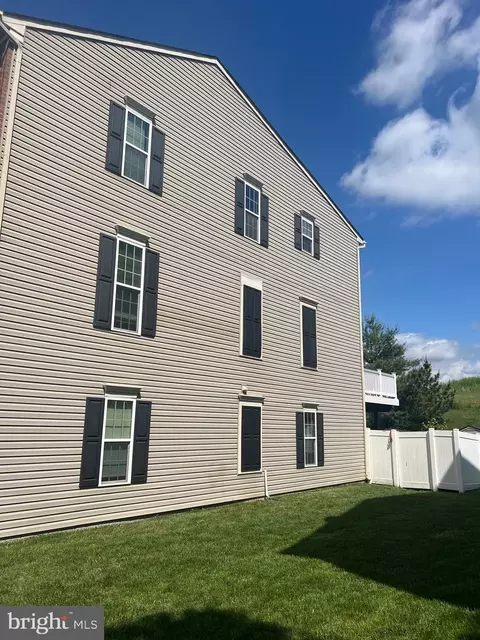 Exterior - 2065 Spring Run Cir, Frederick, MD 21702 photo 4 of 8