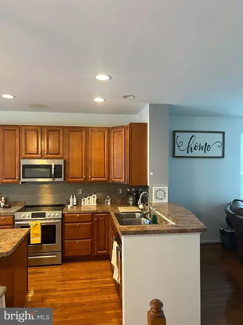 Kitchen - 2065 Spring Run Cir, Frederick, MD 21702 photo 5 of 8