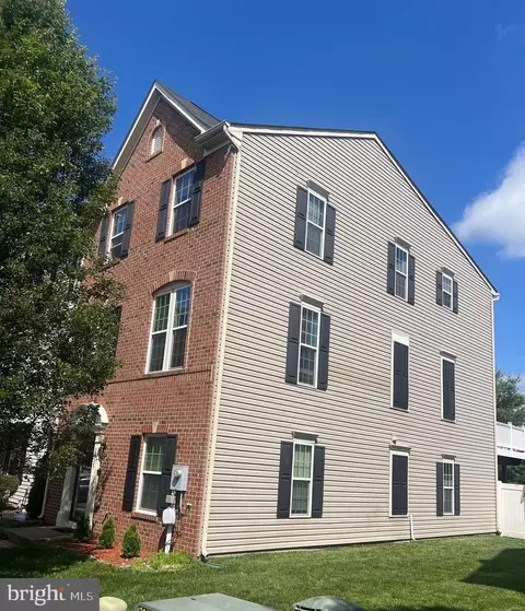 Exterior - 2065 Spring Run Cir, Frederick, MD 21702 photo 3 of 8