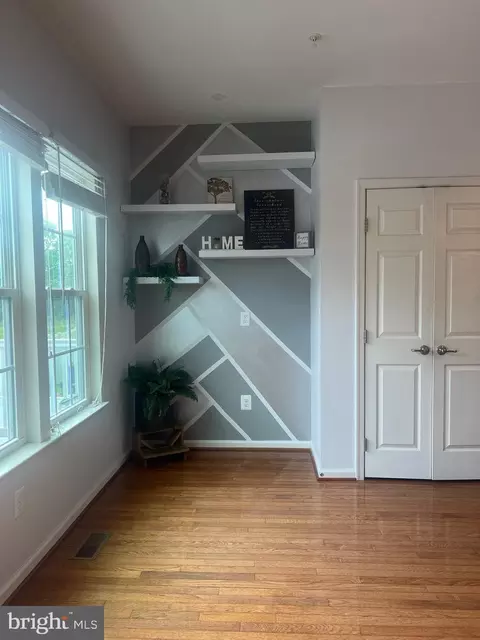 Entry Way - 2065 Spring Run Cir, Frederick, MD 21702 photo 3 of 6