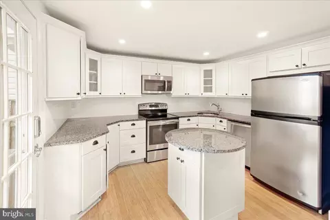 Kitchen - 1733 Heather Ln, Frederick, MD 21702 photo 3 of 4