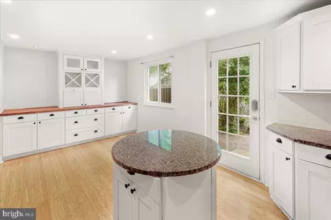 Kitchen - 1733 Heather Ln, Frederick, MD 21702 photo 2 of 4