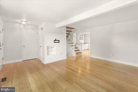 Entry Way - 1733 Heather Ln, Frederick, MD 21702 photo 1 of 5