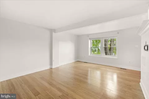 Living - 1733 Heather Ln, Frederick, MD 21702 photo 2 of 2