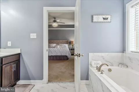 Entry Way - 2056 Chamberlain Dr, Frederick, MD 21702 photo 8 of 10