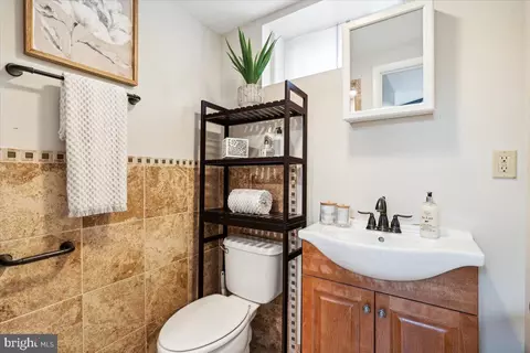 Bath - 5 Peters Ln, Frederick, MD 21701 photo 2 of 2