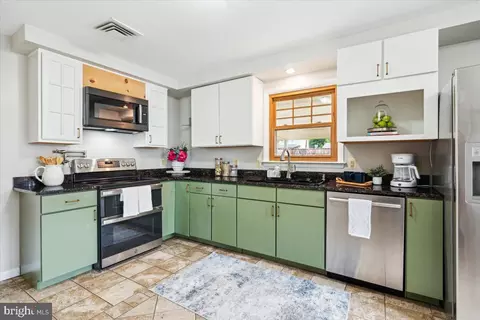 Kitchen - 5 Peters Ln, Frederick, MD 21701 photo 1 of 2