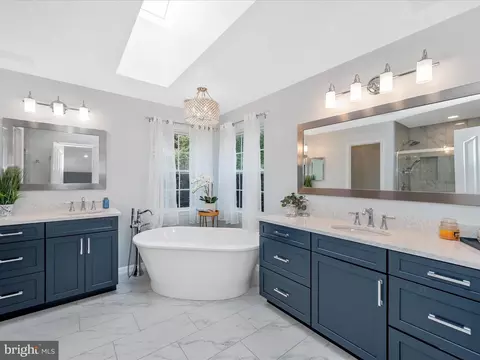 Bath - 1707 Dearbought Dr, Frederick, MD 21701 photo 2 of 5
