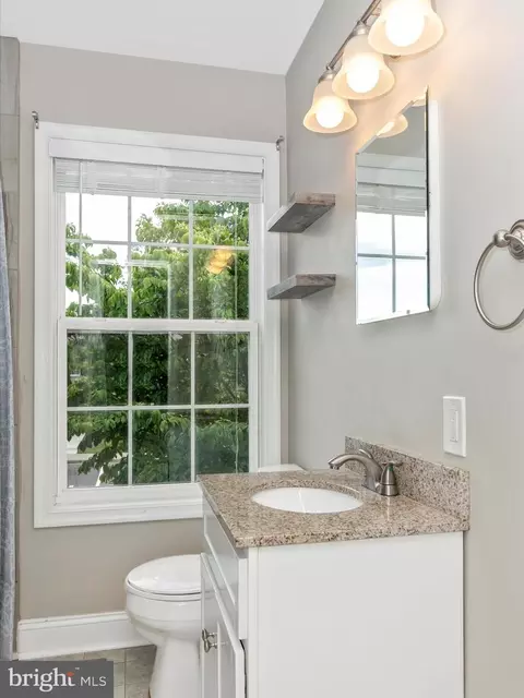 Bath - 499 Arwell Ct, Frederick, MD 21703 photo 3 of 4