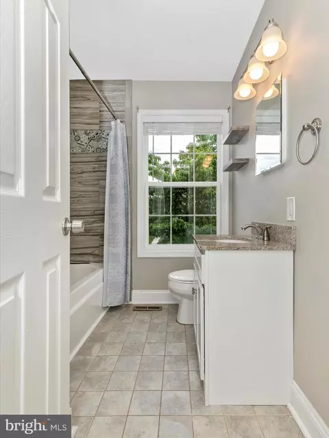 Bath - 499 Arwell Ct, Frederick, MD 21703 photo 2 of 4