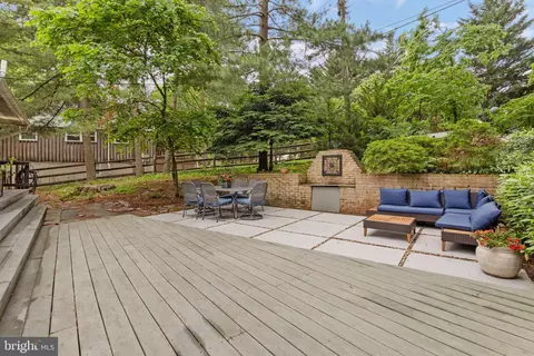 Exterior - 8623 Pinecliff Dr, Frederick, MD 21704 photo 12 of 28
