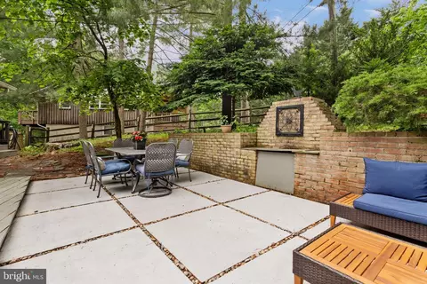 Exterior - 8623 Pinecliff Dr, Frederick, MD 21704 photo 15 of 28