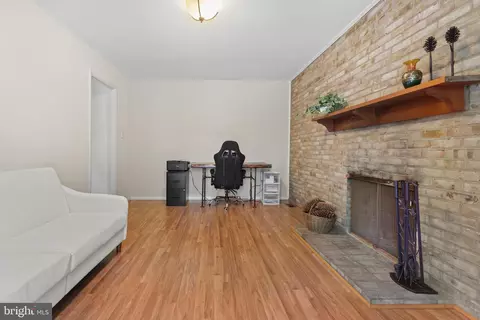 Living - 8623 Pinecliff Dr, Frederick, MD 21704 photo 4 of 7